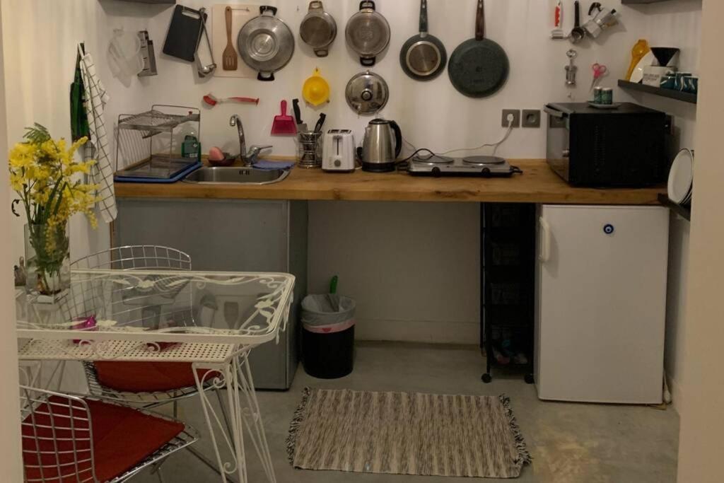 Quiet And Central Flat With Private Backyard Garden Athen Eksteriør bilde
